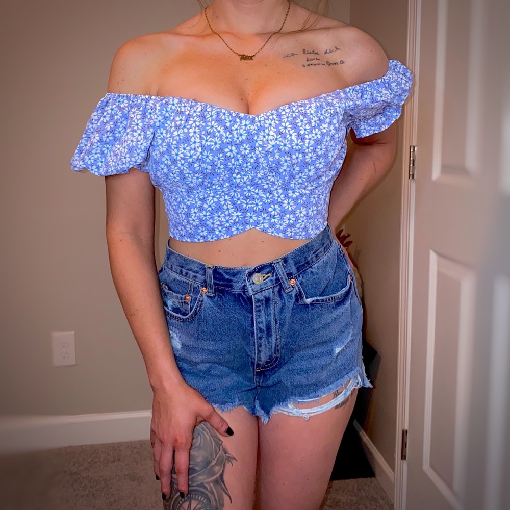 DAISY blue knotted back crop top